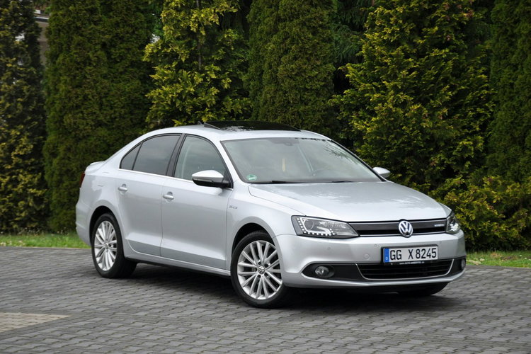 Volkswagen Jetta 1.4T(150KM) Hybrid Led Bi-Xenon Navi Kamera Skóry El.Fotel Alu17"Full zdjęcie 2