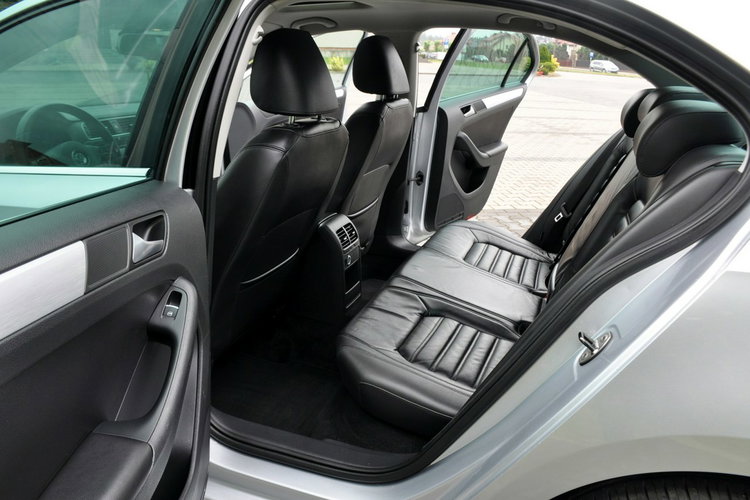 Volkswagen Jetta 1.4T(150KM) Hybrid Led Bi-Xenon Navi Kamera Skóry El.Fotel Alu17"Full zdjęcie 20