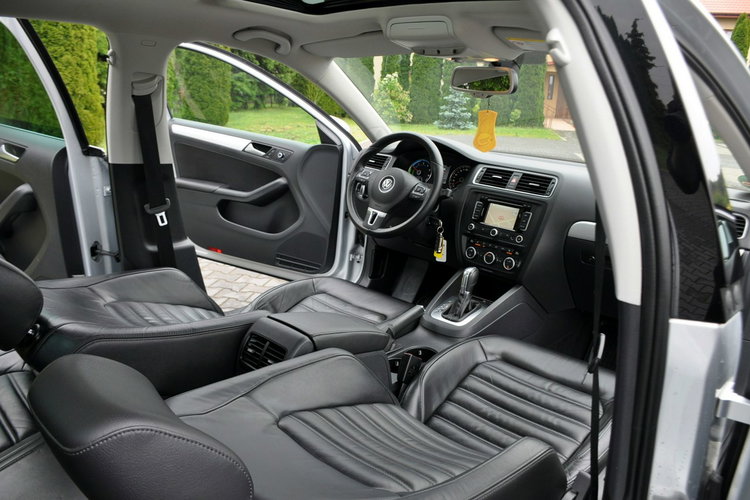 Volkswagen Jetta 1.4T(150KM) Hybrid Led Bi-Xenon Navi Kamera Skóry El.Fotel Alu17"Full zdjęcie 24