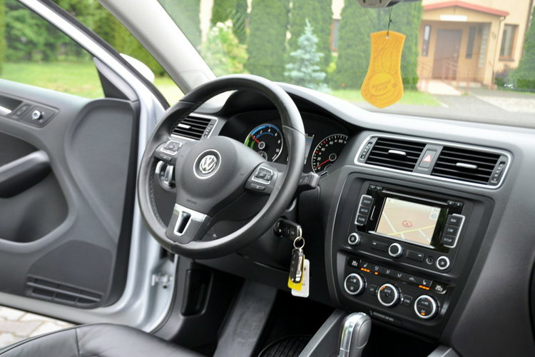 Volkswagen Jetta 1.4T(150KM) Hybrid Led Bi-Xenon Navi Kamera Skóry El.Fotel Alu17"Full zdjęcie 26