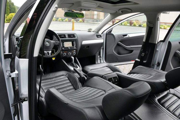Volkswagen Jetta 1.4T(150KM) Hybrid Led Bi-Xenon Navi Kamera Skóry El.Fotel Alu17"Full zdjęcie 28
