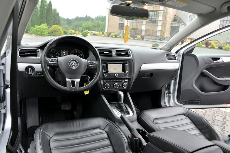 Volkswagen Jetta 1.4T(150KM) Hybrid Led Bi-Xenon Navi Kamera Skóry El.Fotel Alu17"Full zdjęcie 29