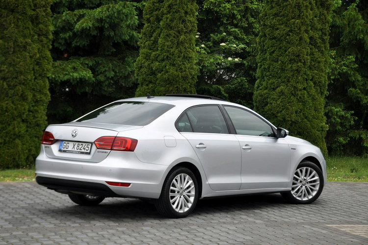 Volkswagen Jetta 1.4T(150KM) Hybrid Led Bi-Xenon Navi Kamera Skóry El.Fotel Alu17"Full zdjęcie 5