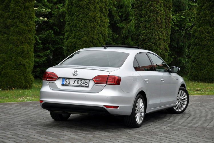 Volkswagen Jetta 1.4T(150KM) Hybrid Led Bi-Xenon Navi Kamera Skóry El.Fotel Alu17"Full zdjęcie 6