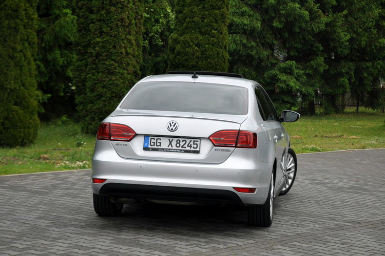 Volkswagen Jetta 1.4T(150KM) Hybrid Led Bi-Xenon Navi Kamera Skóry El.Fotel Alu17"Full zdjęcie 7
