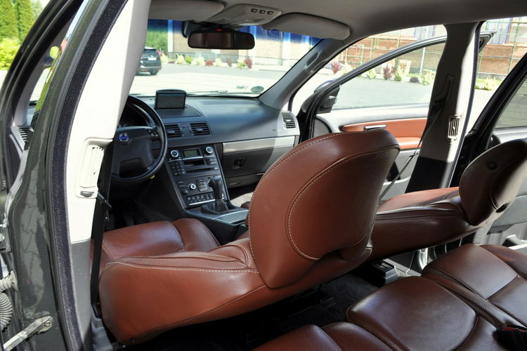 Volvo XC 90 2.4D(185KM) Xenon Navi El.Fotele Skóry 7-Foteli 2xParktr Alu17"FUL ASO zdjęcie 29