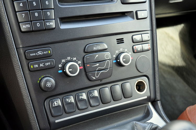 Volvo XC 90 2.4D(185KM) Xenon Navi El.Fotele Skóry 7-Foteli 2xParktr Alu17"FUL ASO zdjęcie 34