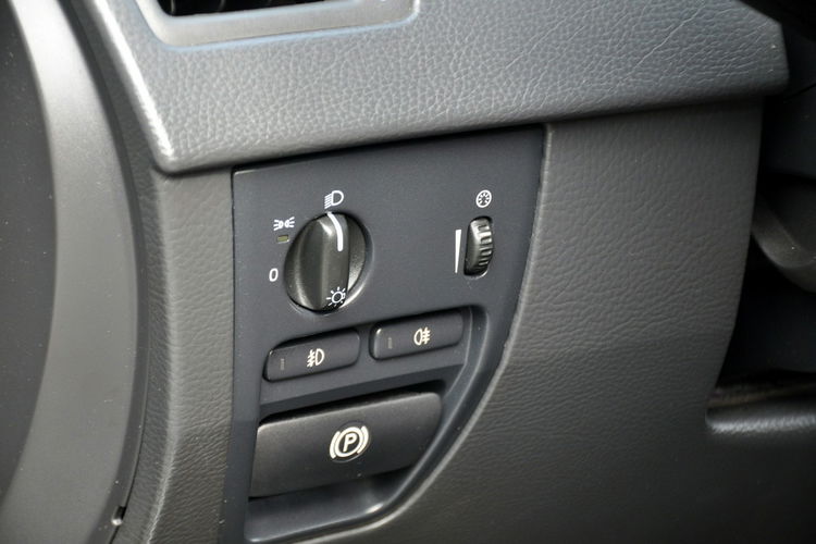 Volvo XC 90 2.4D(185KM) Xenon Navi El.Fotele Skóry 7-Foteli 2xParktr Alu17"FUL ASO zdjęcie 36