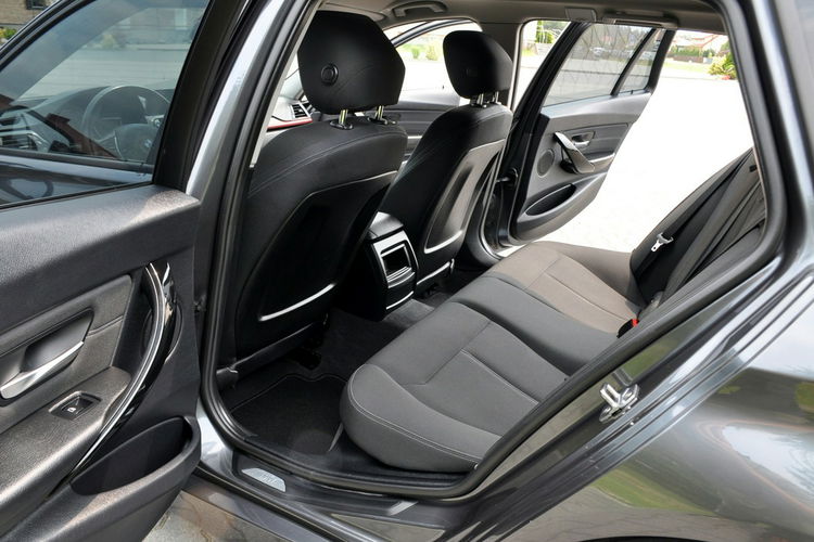 BMW 320 2.0d(184KM) Bi-Xenon Ringi Duża Navi 2xParktr I Wł Welur Alu18"ASO zdjęcie 21