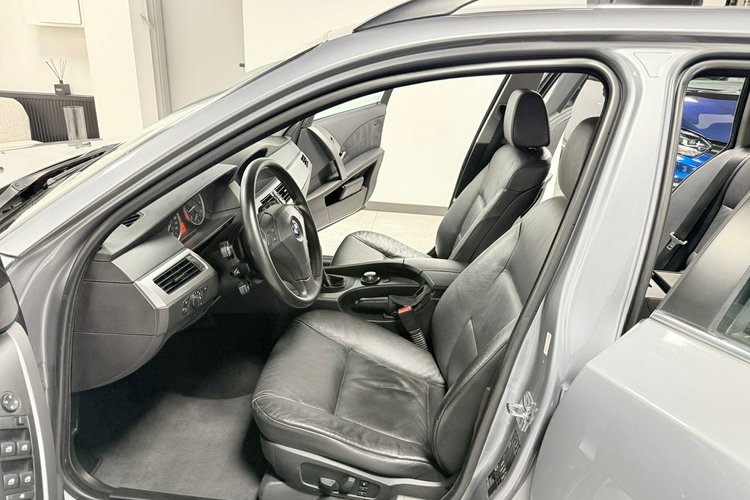 BMW 525 2.5i 192KM Dach panoramiczny Bi-Xenon Automat Pneumatyka zdjęcie 22