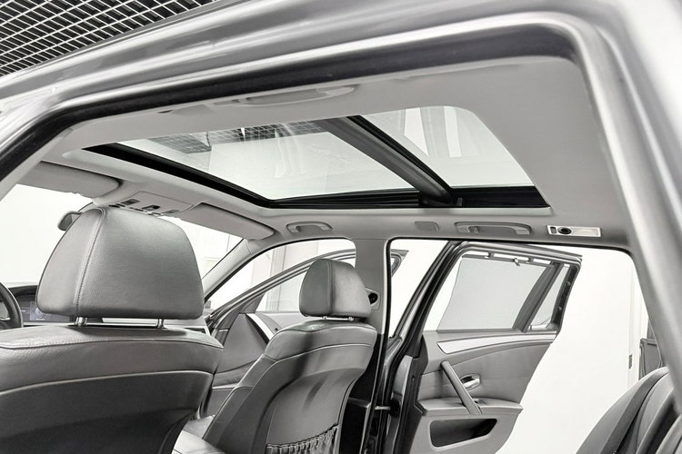 BMW 525 2.5i 192KM Dach panoramiczny Bi-Xenon Automat Pneumatyka zdjęcie 28