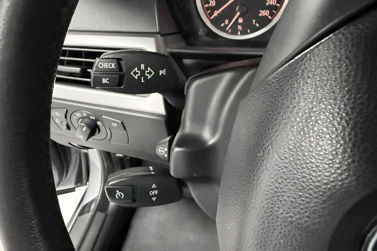 BMW 525 2.5i 192KM Dach panoramiczny Bi-Xenon Automat Pneumatyka zdjęcie 30