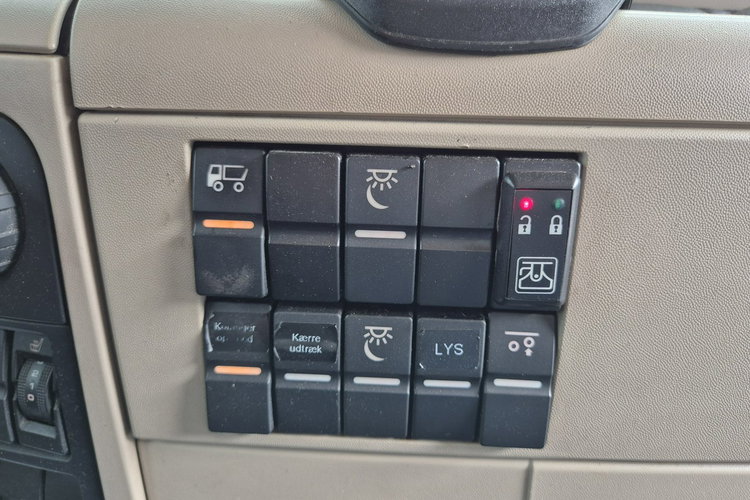 TGX 28.420 6X2 MAN TGX 28.420 6X2-2 LL / ZESTAW DO PRZEWOZU KONTENRÓW / NISKI BDF / D zdjęcie 32