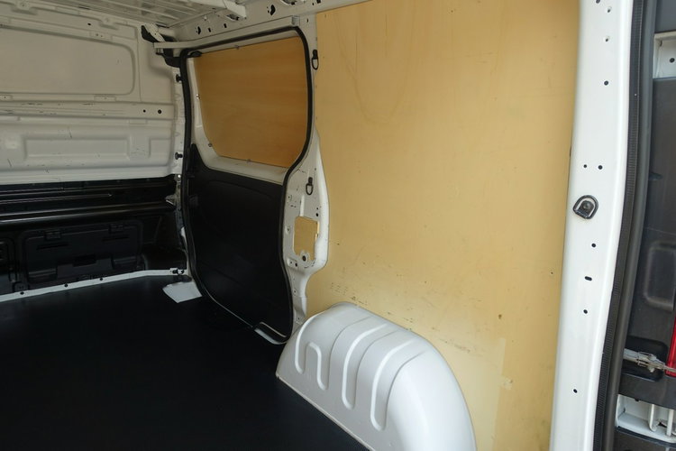 Nissan NV300 R E Z E R W A C J A zdjęcie 13