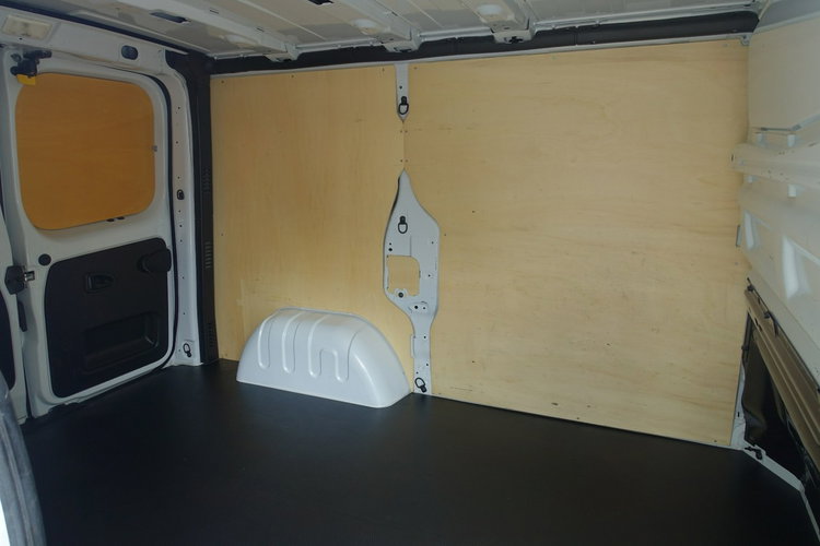 Nissan NV300 R E Z E R W A C J A zdjęcie 15