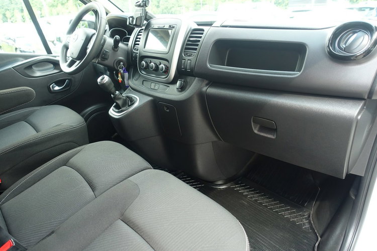 Nissan NV300 R E Z E R W A C J A zdjęcie 17