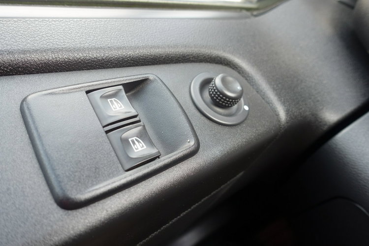 Nissan NV300 R E Z E R W A C J A zdjęcie 19