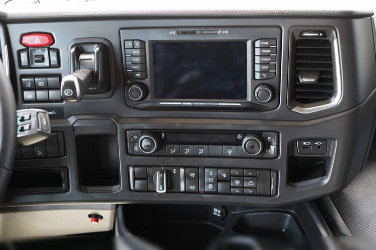 Scania S 500 / RETARDER / CAŁA NA PODUSZKACH / OPONY 100%  / PO KONTRAKCIE SERWISOWYM  zdjęcie 29