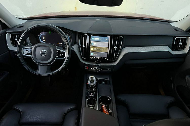 Volvo XC 60 diesel hybryda 197 kM AWD zdjęcie 5