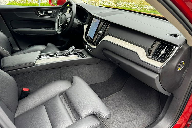 Volvo XC 60 diesel hybryda 197 kM AWD zdjęcie 8