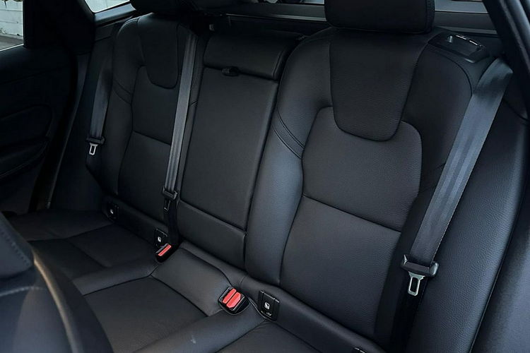 Volvo XC 60 diesel hybryda 197 kM AWD zdjęcie 9