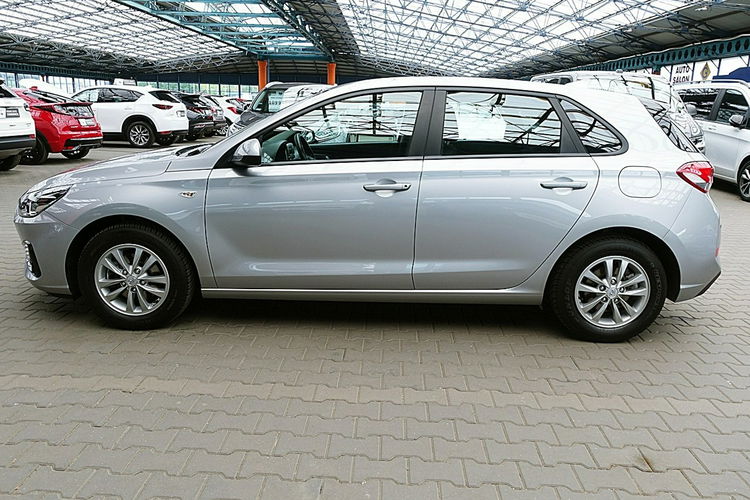 Hyundai i30 1, 5 16V Led+Tempomat GWARANCJA 1WŁ Kraj Bezwypadkowy F23% 4x2 zdjęcie 4