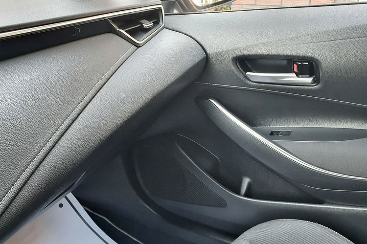 Toyota Corolla 1.8 122KM Hybrid COMFORT+TECH Salon PL, I WŁ, Serwis , F.vat XII 2021 r zdjęcie 39