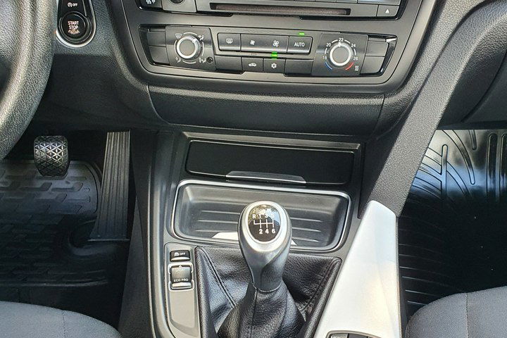 BMW 318 318d 143KM # Duża Navi # Climatronic # PDC # Serwisowana # Super Stan zdjęcie 20