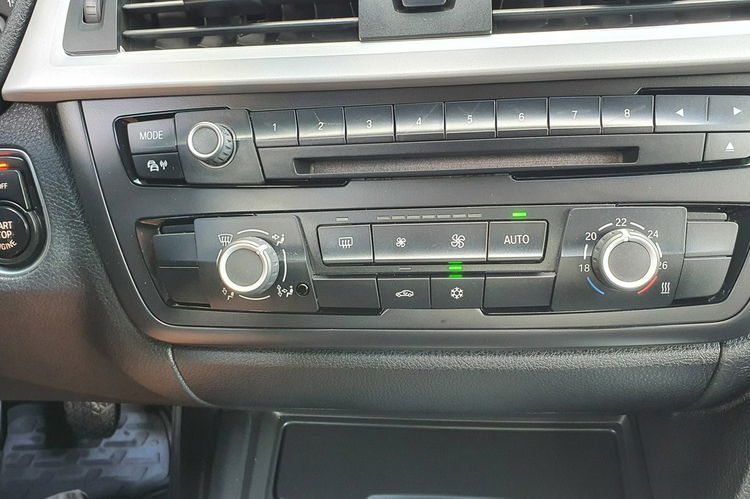 BMW 318 318d 143KM # Duża Navi # Climatronic # PDC # Serwisowana # Super Stan zdjęcie 23