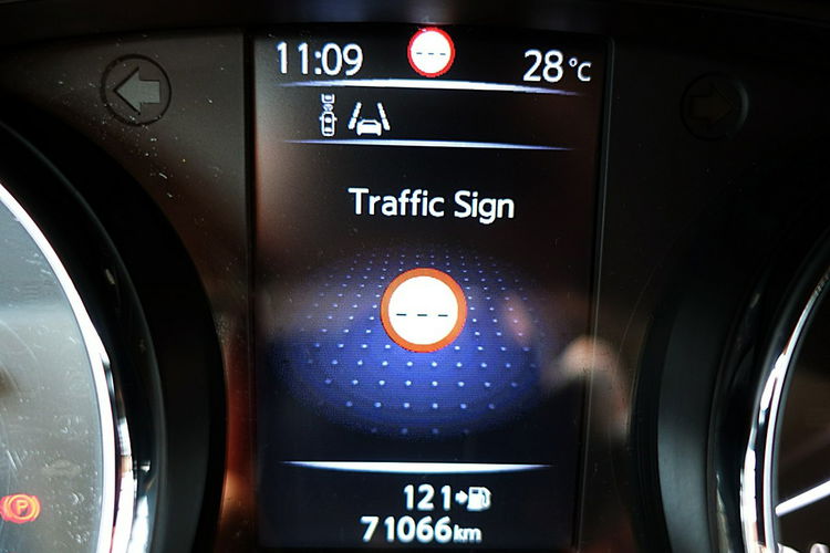 Nissan Qashqai TYLKO 71TYŚ KM PANORAMA+LED+NAVI+Kamera360 SERWIS GWAR. KRAJOWY BEZWYP 4x2 zdjęcie 22
