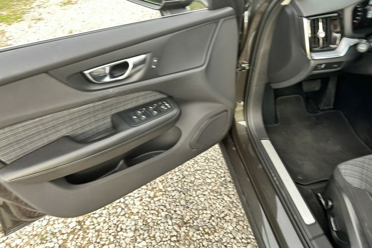 Volvo V60 Super stan Benzyna + Hybryda zdjęcie 10