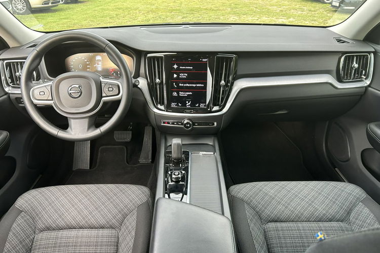 Volvo V60 Super stan Benzyna + Hybryda zdjęcie 11