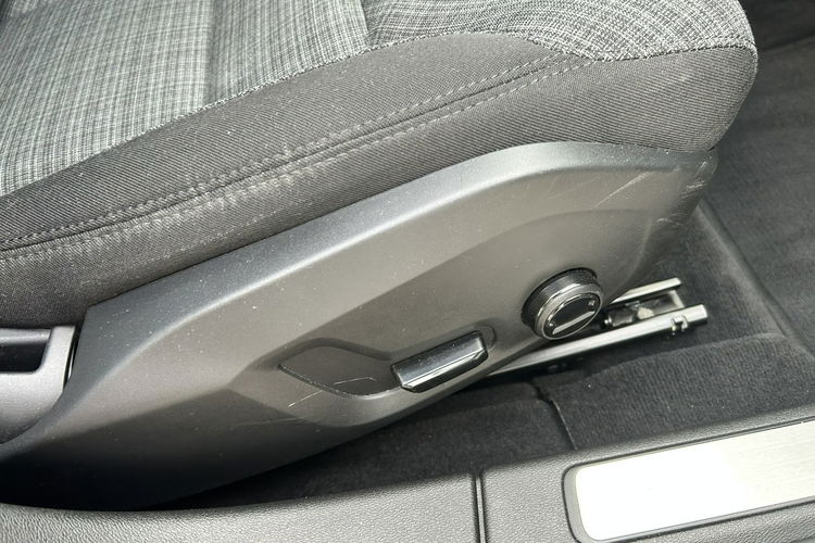 Volvo V60 Super stan Benzyna + Hybryda zdjęcie 21