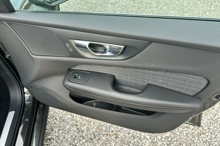 Volvo V60 Super stan Benzyna + Hybryda zdjęcie 22