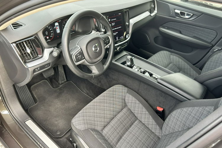 Volvo V60 Super stan Benzyna + Hybryda zdjęcie 9