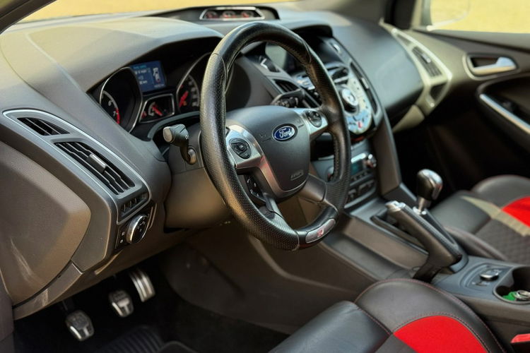 Ford Focus ST 250 Recaro zdjęcie 16