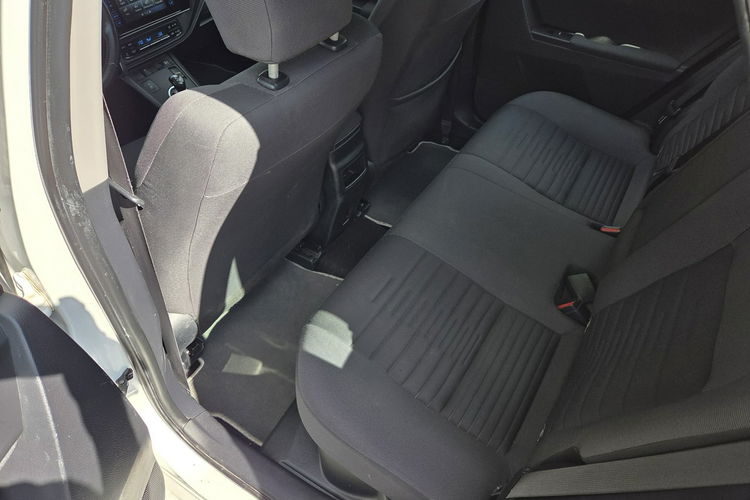 Toyota Auris 1.8 HSD 136KM Kamera Bezwypadkowy zdjęcie 11