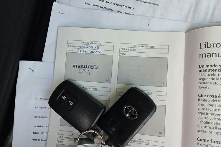 Toyota Auris 1.8 HSD 136KM Kamera Bezwypadkowy zdjęcie 15