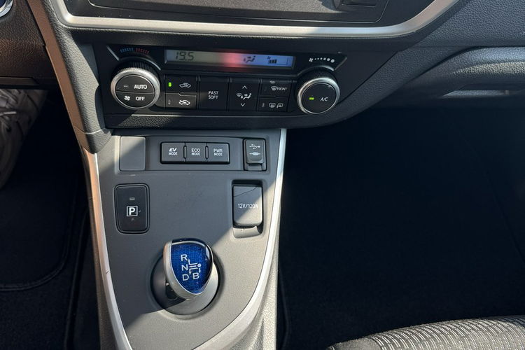 Toyota Auris 1.8 HSD 136KM Kamera Serwis Bardzo ładny zdjęcie 14