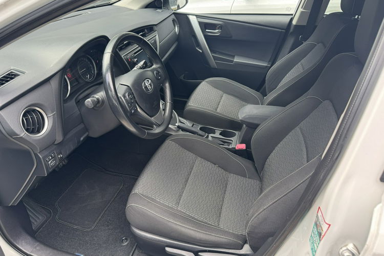 Toyota Auris 1.8 HSD 136KM Kamera Serwis Bardzo ładny zdjęcie 15