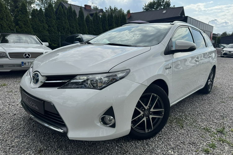 Toyota Auris 1.8 HSD 136KM Kamera Serwis Bardzo ładny zdjęcie 2