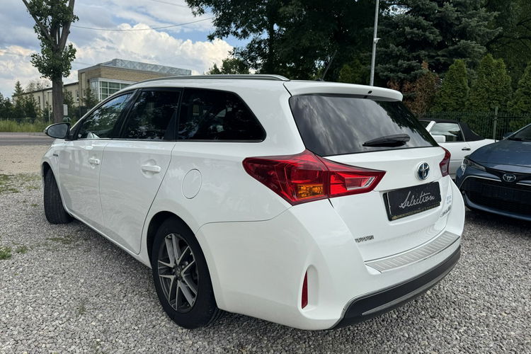 Toyota Auris 1.8 HSD 136KM Kamera Serwis Bardzo ładny zdjęcie 4