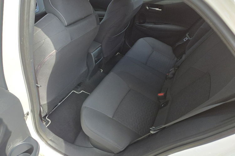 Toyota Corolla 1.8 HSD Ast. Pasa Distronic kamera Navi Grzane fotele Serwis zdjęcie 10