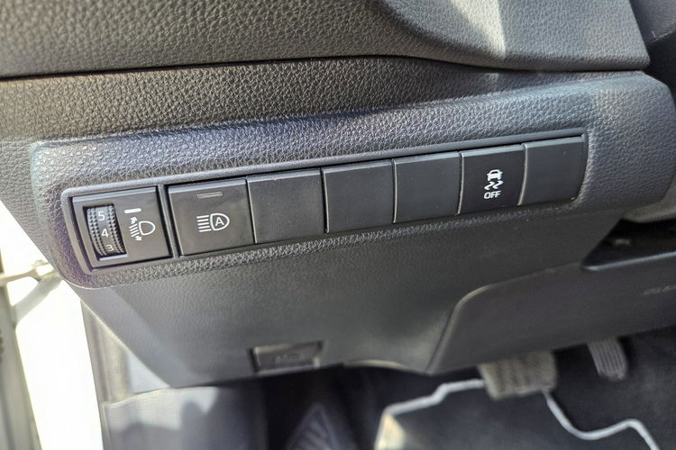 Toyota Corolla 1.8 HSD Ast. Pasa Distronic kamera Navi Grzane fotele Serwis zdjęcie 19
