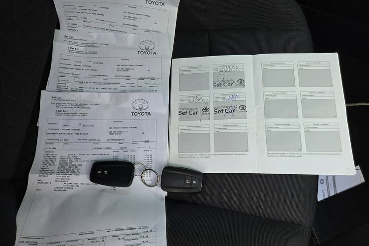 Toyota Corolla 1.8 HSD Ast. Pasa Distronic kamera Navi Grzane fotele Serwis zdjęcie 21