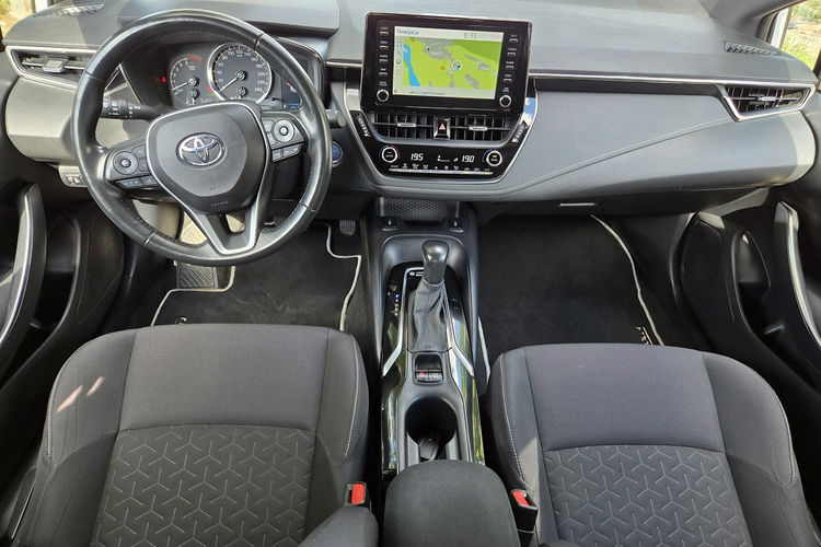 Toyota Corolla 1.8 HSD Ast. Pasa Distronic kamera Navi Grzane fotele Serwis zdjęcie 9