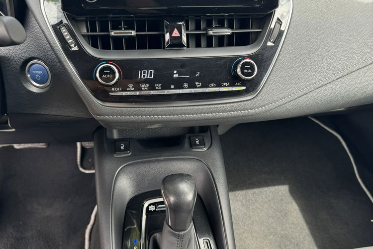 Toyota Corolla 1.8 HSD 136KM 109 tyś km Full Ledy Distronic Asystent Serwis Vat 23% zdjęcie 13