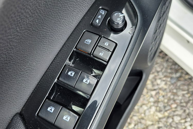 Toyota Prius 1.8 HSD 136KM Ledy Kamera Ast. Pasa Distronic Super Stan Serwis zdjęcie 8