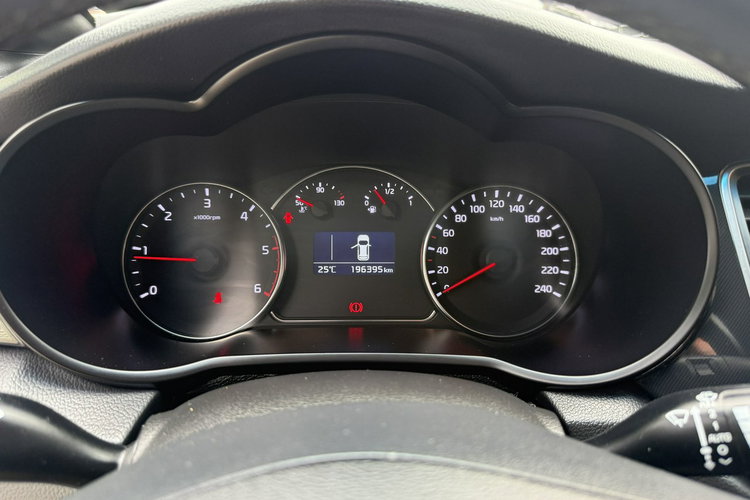 Kia Carens 7-osobowy. Kamera . Nawigacja . Panorama dach zdjęcie 28