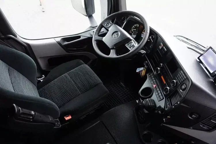 Mercedes / ANTOS / 2545 / EURO 6 / CHŁODNIA + WINDA / 23 PALETY / OŚ SKRĘTNA zdjęcie 13